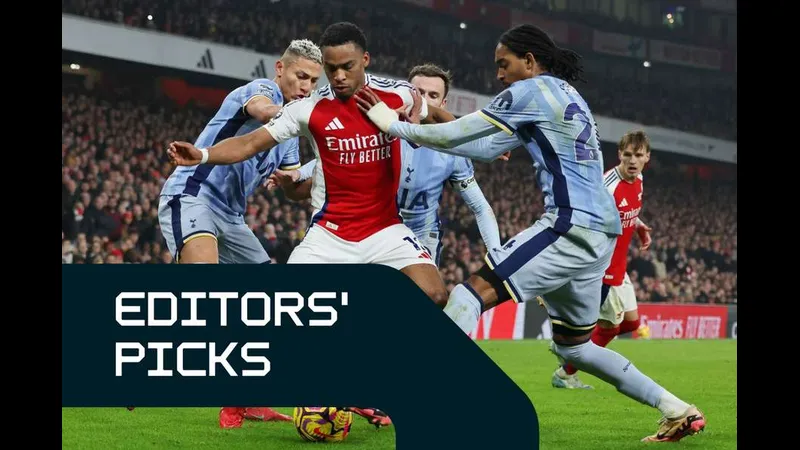 Cầu thủ của Tegevajaro Miyazaki vượt qua hậu vệ Kagoshima Utd trong trận đấu Cầu thủ của Tegevajaro Miyazaki vượt qua hậu vệ Kagoshima Utd trong trận đấu