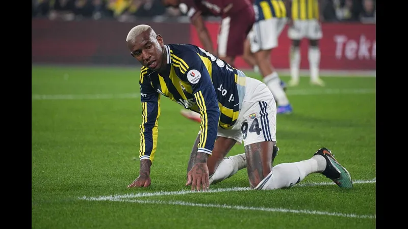 Cầu thủ FCSB và Fenerbahce đối đầu trên sân cỏ Cầu thủ FCSB và Fenerbahce đối đầu trên sân cỏ